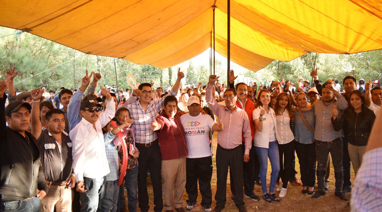 Ayometla y Xicohtzinco reconocieron a Sandra Corona como una joven triunfadora